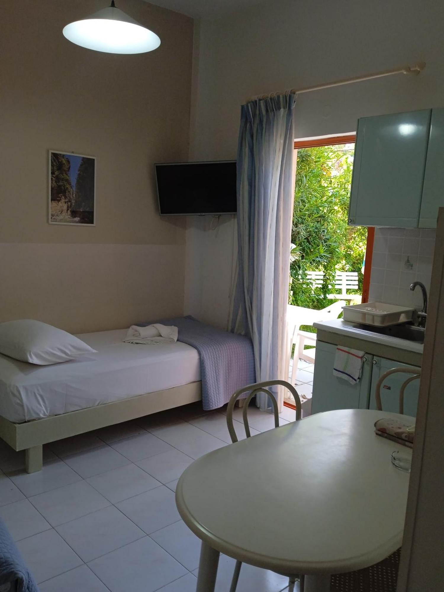 Ilona Apartments Chania Kato Daratso Room photo